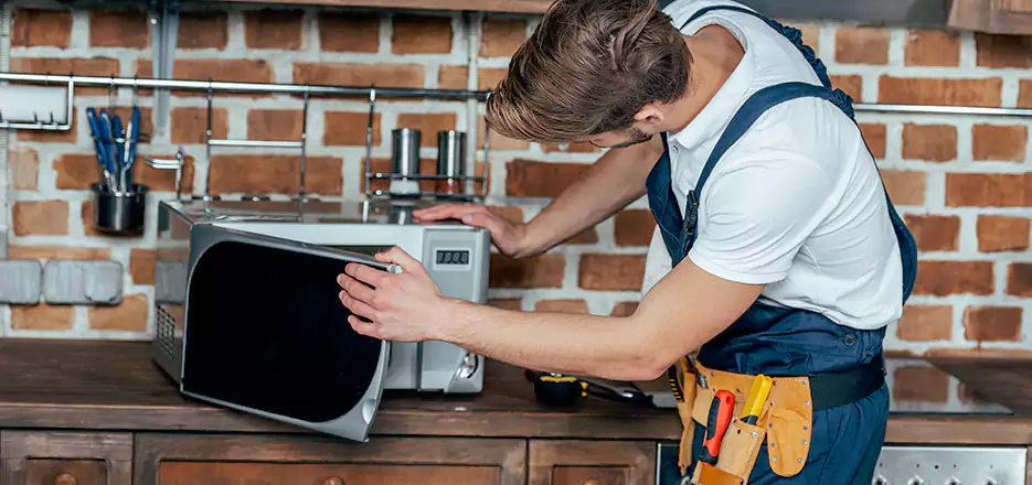 In-Home Microwave Repair in Dracut